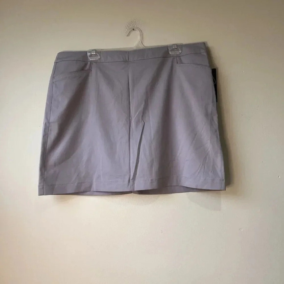 PGA‎ Tour Women's Golf Skort size 18 athletic Light Gray Color Sunflex 50 NWT - Picture 1 of 2